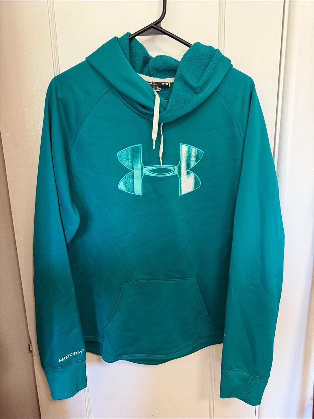 Junior XL Underarmor hoodie